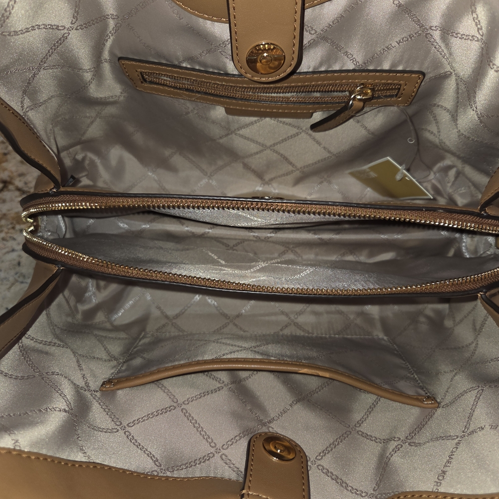 NWT Michael Kors Rosemary Medium Shoulder Tote - Picture 5 of 9